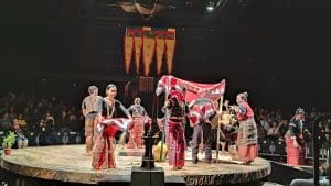 Sining Sarangan Ensemble of General Santos City with their performance of Si Nonoy at Si Inday at the CCP Tanghalang Ignacio Gimenez. (Photo by Chinggay Bernardo)