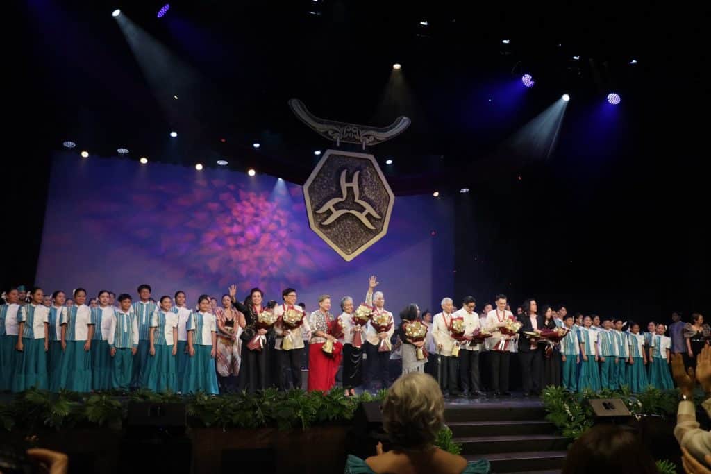 Joey Ayala waves to the audience as he joins other Gawad Sining awardees on stage. (Photo by Kiko Cabuena CCP)